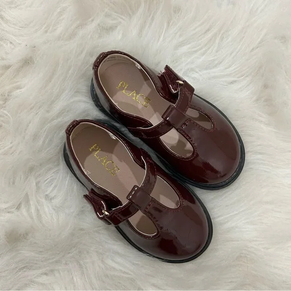 The Children’s Place Burgundy Patent Mary Jane Shoes | Toddler Girl 5 - Picture 8 of 9